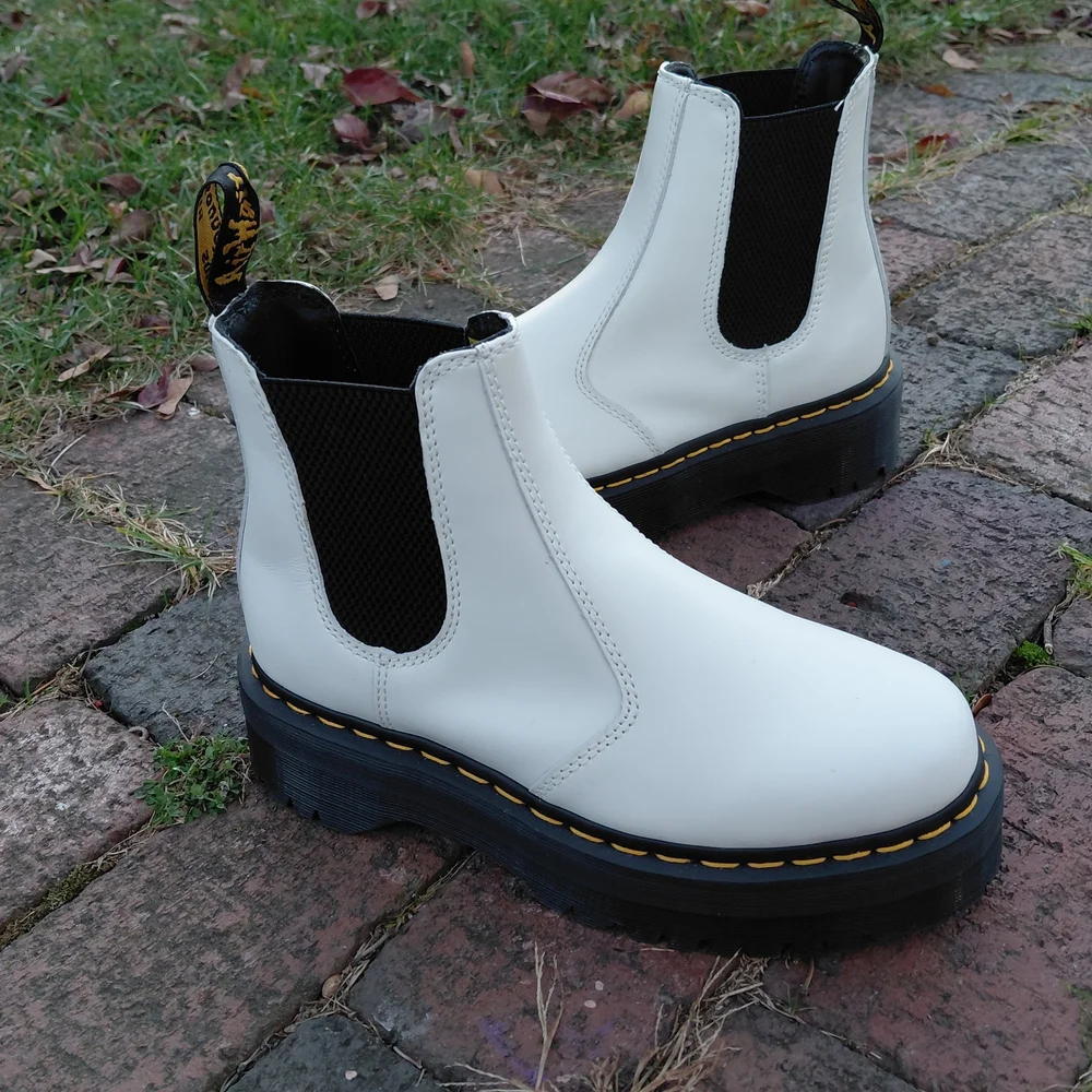 New Dr Martens Quad platform white leather Chelsea boots Womens 7 Mens 6